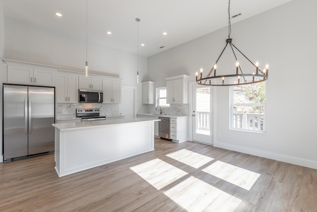 1384 Unity Dr NE, Cleveland, TN 37312 - kitchen with stainless steel appliances, light countertops, backsplash, a sink, and light wood-type flooring