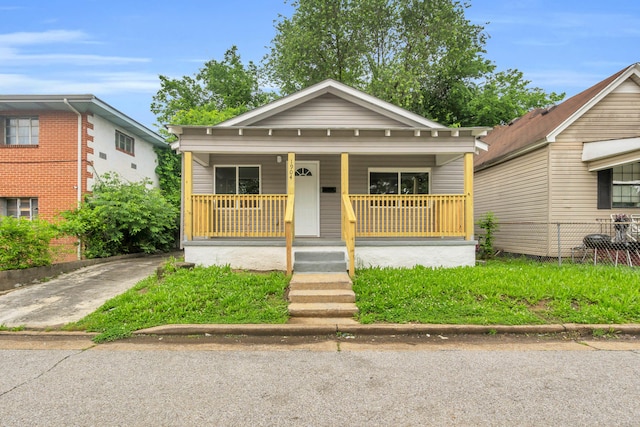 1904 Sharp St, Chattanooga, TN 37404 - shotgun-style home with a porch and fence