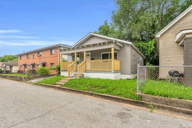1904 Sharp St, Chattanooga, TN 37404 - view of front facade with covered porch and fence