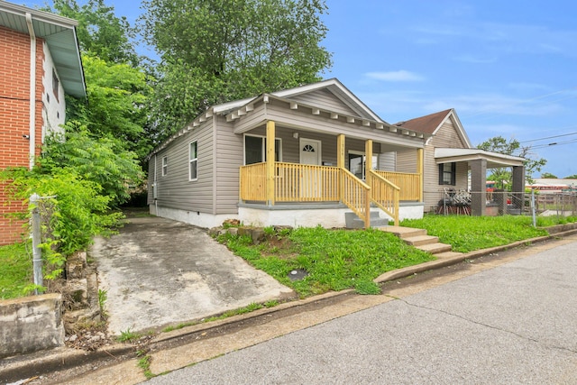 1904 Sharp St, Chattanooga, TN 37404 - shotgun-style home with a porch and crawl space