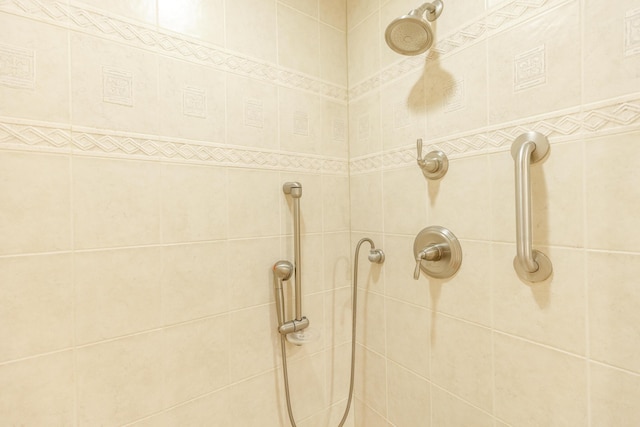 302 Brookwood Ln, Lafayette, GA 30728 - bathroom with tiled shower