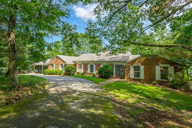 1613 Fairy Dell Trl, Lookout Mountain, GA 30750 - single story home featuring asphalt driveway, brick siding, and a front yard