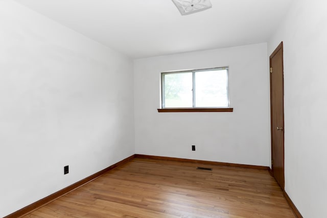 7750 Vista Hills Dr, Chattanooga, TN 37416 - spare room with baseboards and light wood finished floors