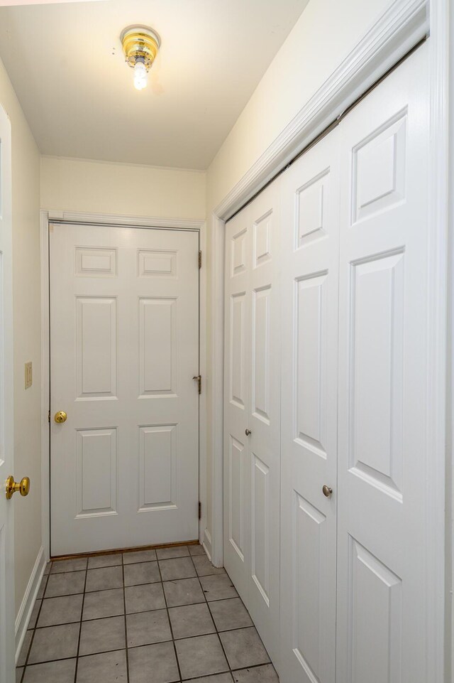 2418 Charleston Sq, Chattanooga, TN 37421 - corridor featuring light tile patterned floors and baseboards