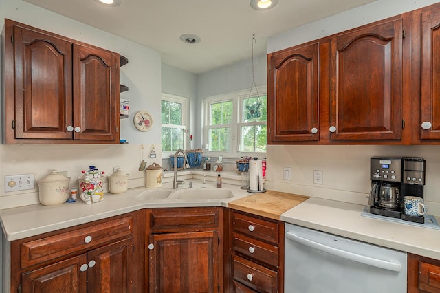 2418 Charleston Sq, Chattanooga, TN 37421 - kitchen featuring dishwashing machine, a sink, light countertops, and recessed lighting