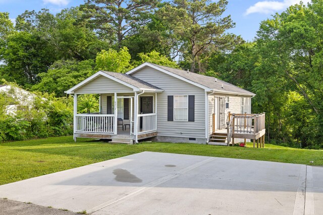 6213 Walden Ave, Chattanooga, TN 37421 - view of front of home with crawl space, covered porch, a front lawn, and view of wooded area