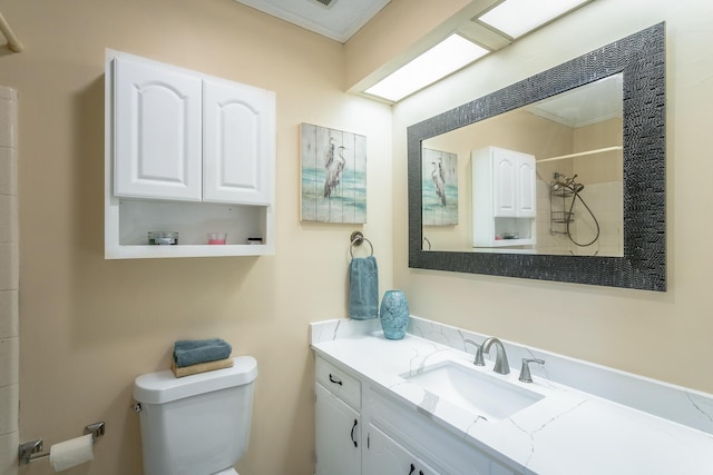821 Ravine Rd, Signal Mountain, TN 37377 - bathroom featuring toilet, vanity, a tile shower, and crown molding