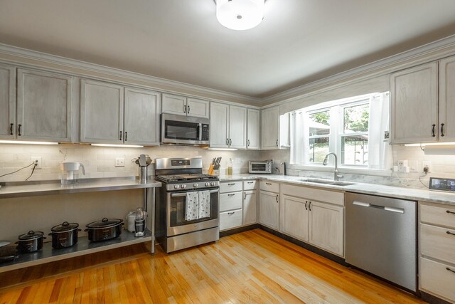 821 Ravine Rd, Signal Mountain, TN 37377 - kitchen with appliances with stainless steel finishes, a sink, tasteful backsplash, light wood-style floors, and light stone countertops