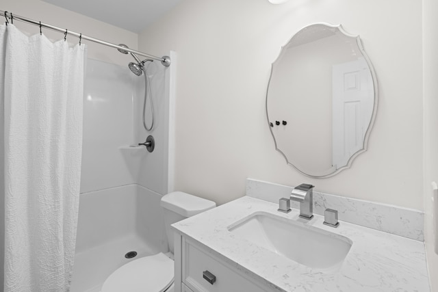 9503 Weidner Ln, Ooltewah, TN 37363 - full bathroom featuring vanity, toilet, and a shower with shower curtain