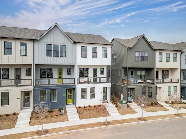 135 Peerless Ave Unit 120, Chattanooga, TN 37405 - view of property with board and batten siding