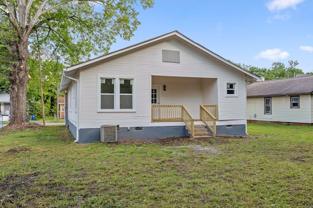2806 N Chamberlain Ave, Chattanooga, TN 37406 - view of front of home featuring crawl space, central AC unit, and a front yard