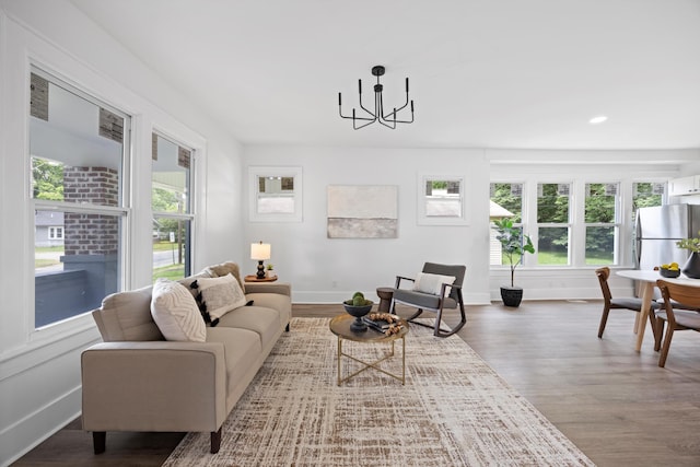 2806 N Chamberlain Ave, Chattanooga, TN 37406 - living room with plenty of natural light, wood finished floors, a chandelier, and recessed lighting