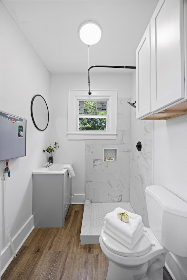 2806 N Chamberlain Ave, Chattanooga, TN 37406 - bathroom with a marble finish shower, vanity, and wood finished floors