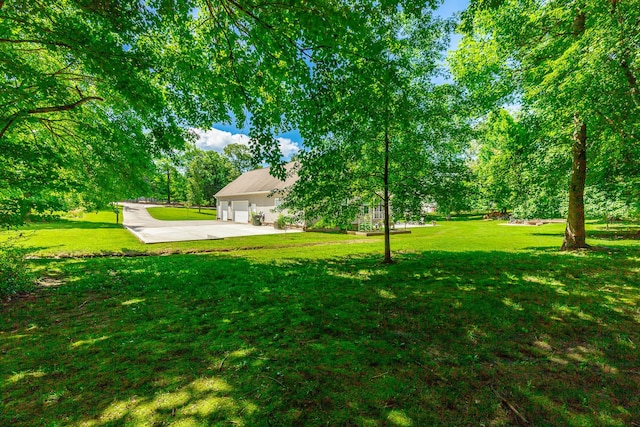 9923 Sims Harris Rd, Ooltewah, TN 37363 - view of grassy yard with driveway