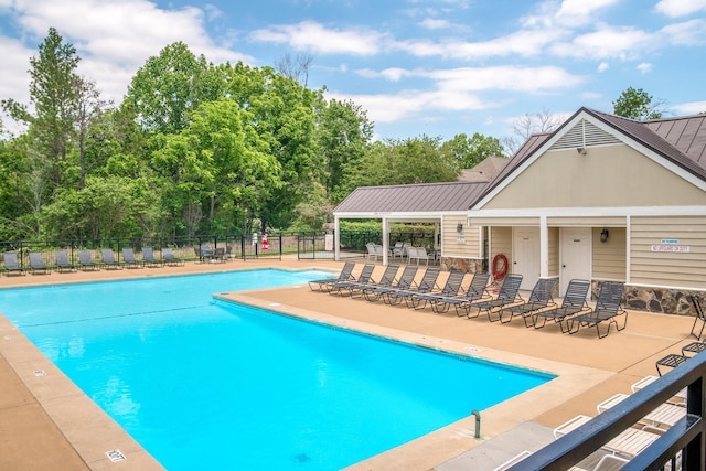 2027 Holden Farm Pl Unit 622, Ooltewah, TN 37363 - community pool with a patio area