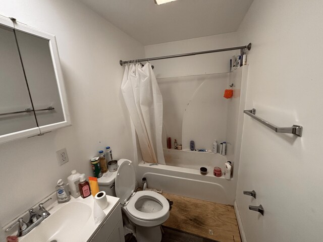 155 Red Rd, Chatsworth, GA 30705 - full bathroom with shower / tub combo, toilet, and vanity