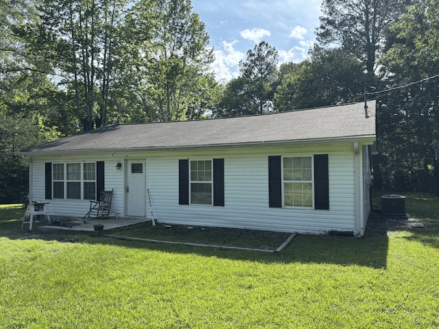 155 Red Rd, Chatsworth, GA 30705 - view of front of home featuring a front yard, central AC unit, and a patio area
