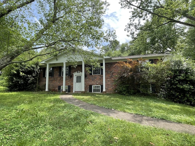 150 Royal Oaks Dr NE, Cleveland, TN 37323 - split foyer home with brick siding and a front lawn