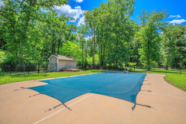 7900 Ooltewah Georgetown Rd, Ooltewah, TN 37363 - view of swimming pool featuring a diving board and a patio area