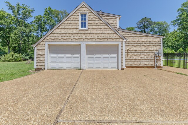 7900 Ooltewah Georgetown Rd, Ooltewah, TN 37363 - garage with concrete driveway