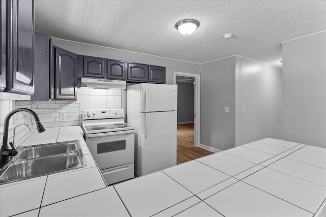724 Shelly Ln, Rossville, GA 30741 - kitchen featuring white appliances, a sink, under cabinet range hood, a textured ceiling, and wood finished floors