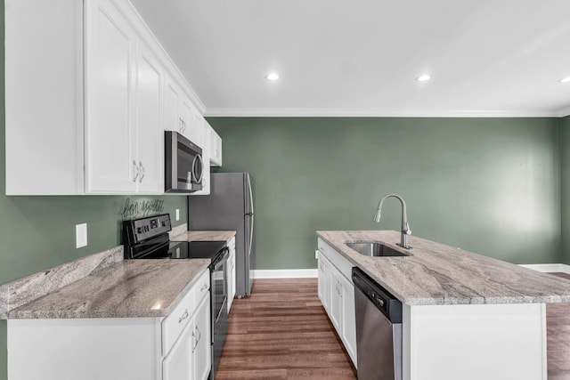 603 Browns Ferry Rd, Chattanooga, TN 37419 - kitchen with appliances with stainless steel finishes, a sink, white cabinets, an island with sink, and baseboards