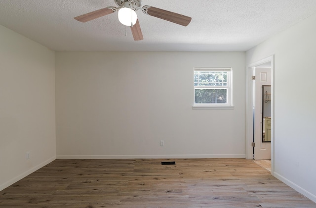 7115 Elmbrook Ln, Harrison, TN 37341 - unfurnished room featuring light wood-style flooring, a textured ceiling, and a ceiling fan
