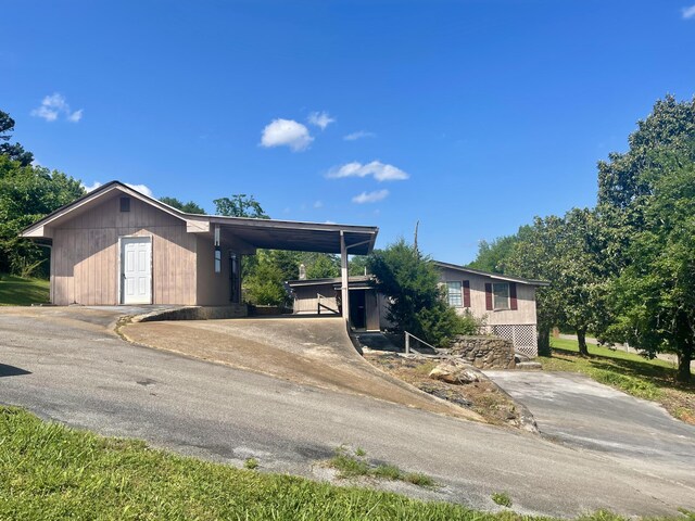 723 Godsey Ln, Chattanooga, TN 37415 - view of front of home featuring driveway and a carport
