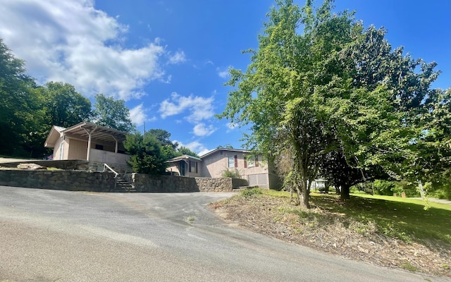 723 Godsey Ln, Chattanooga, TN 37415 - view of front of house with stone siding