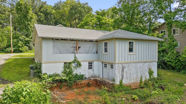306 Pine Ridge Rd, Chattanooga, TN 37405 - view of property exterior featuring a shingled roof, board and batten siding, and a lawn