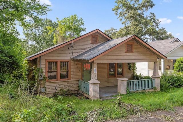218 Baker St, Chattanooga, TN 37405 - view of front of home with a porch and roof with shingles