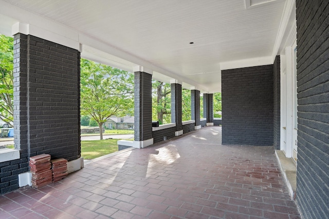 2000 Oak St, Chattanooga, TN 37404 - view of covered porch