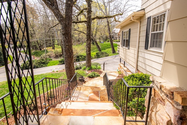 504 Fleetwood Dr, Lookout Mountain, TN 37350 - view of yard featuring a porch