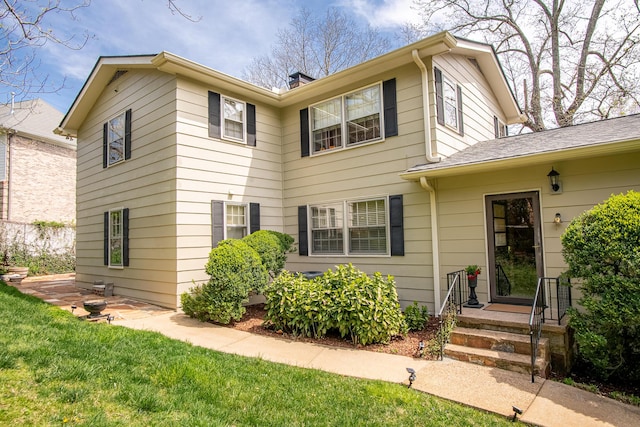 504 Fleetwood Dr, Lookout Mountain, TN 37350 - view of front of property with a front lawn and a chimney