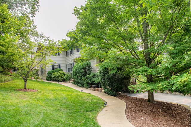 504 Fleetwood Dr, Lookout Mountain, TN 37350 - view of grassy yard