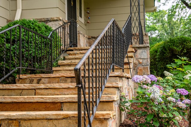 504 Fleetwood Dr, Lookout Mountain, TN 37350 - view of doorway to property