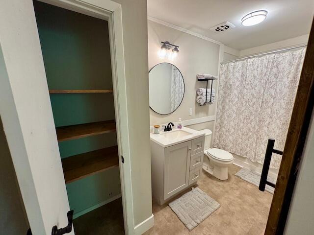 7015 Gamble Rd, Birchwood, TN 37308 - full bathroom with vanity, toilet, a shower with curtain, and crown molding