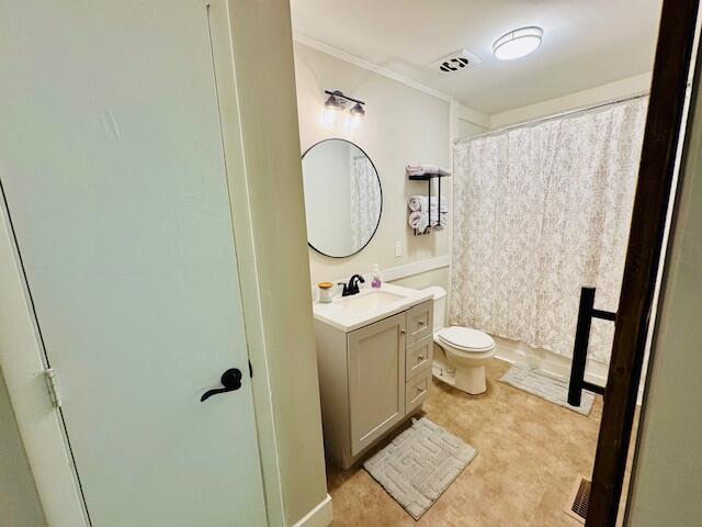 7015 Gamble Rd, Birchwood, TN 37308 - full bathroom with vanity, toilet, a shower with curtain, and crown molding