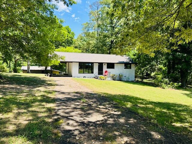 7015 Gamble Rd, Birchwood, TN 37308 - ranch-style house with driveway, a front yard, and stucco siding