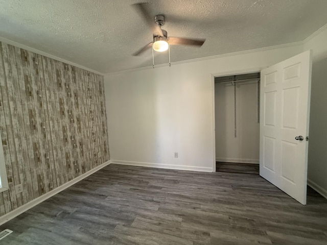 608 Bleeker St, Bridgeport, AL 35740 - unfurnished bedroom with wood finished floors, a textured ceiling, a closet, baseboards, and crown molding