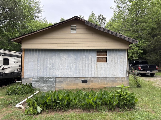 4039 Keith Valley Rd NE, Cohutta, GA 30710 - view of side of property with crawl space