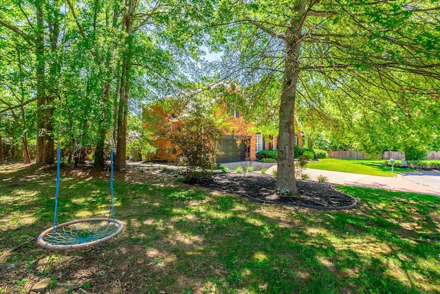 8102 Paces Ferry Xing, Chattanooga, TN 37421 - view of yard featuring driveway