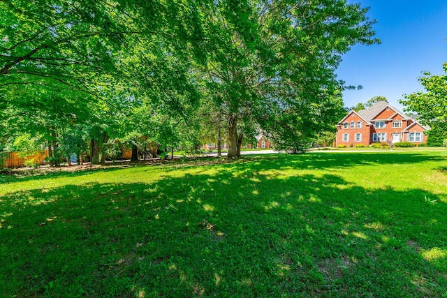 8102 Paces Ferry Xing, Chattanooga, TN 37421 - view of grassy yard