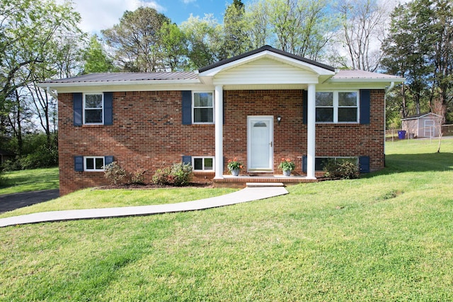 971 Hamilton Cir NW, Cleveland, TN 37312 - bi-level home featuring a front yard, brick siding, and metal roof