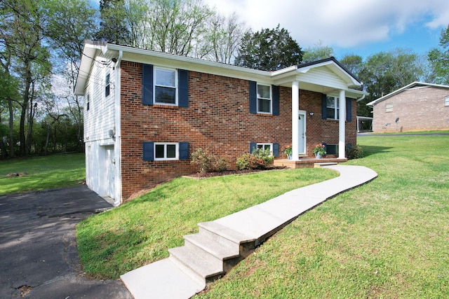 971 Hamilton Cir NW, Cleveland, TN 37312 - raised ranch featuring driveway, a garage, a front lawn, and brick siding