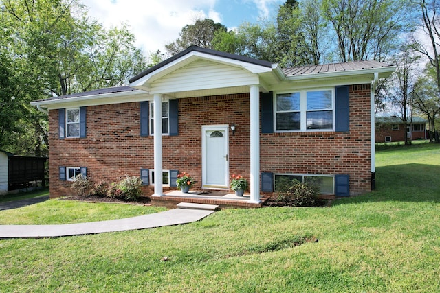 971 Hamilton Cir NW, Cleveland, TN 37312 - raised ranch featuring a front lawn, brick siding, and metal roof
