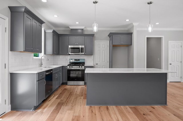 338 Kerry Ln, Soddy Daisy, TN 37379 - kitchen featuring stainless steel appliances, a sink, gray cabinets, ornamental molding, and tasteful backsplash