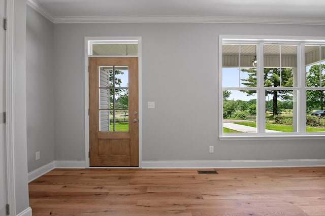 338 Kerry Ln, Soddy Daisy, TN 37379 - entrance foyer featuring crown molding, light wood-style floors, and baseboards