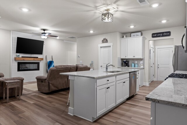 7559 Snow Cone Way, Ooltewah, TN 37363 - kitchen featuring a sink, fridge, open floor plan, light wood-style floors, and a ceiling fan