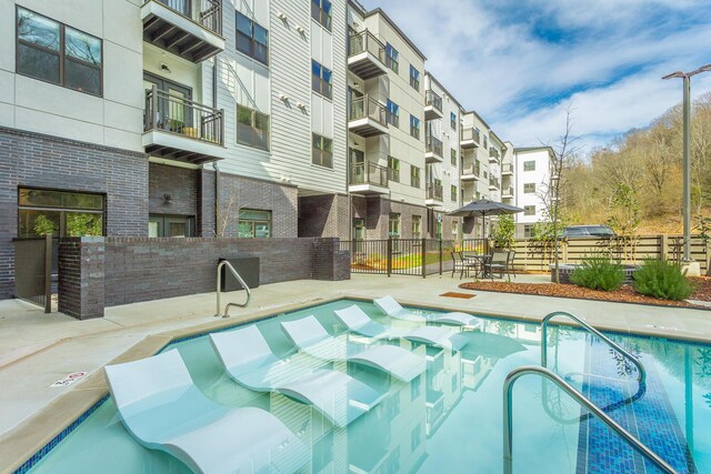804 Riverfront Pkwy Unit 307, Chattanooga, TN 37402 - community pool with a patio area